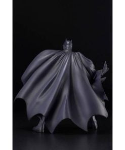 Alternative view of ARTFX Batman | DC Universe