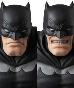 MAFEX No. 106 Batman head sculpts