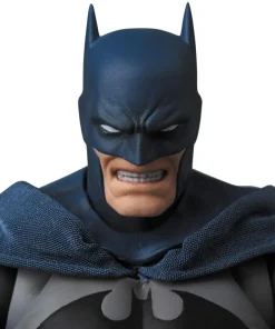 Batman Hush: MAFEX No.105 (2nd Reissue) Batman Action Figure - Image 12