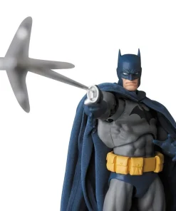 Batman Hush: MAFEX No.105 (2nd Reissue) Batman Action Figure - Image 9
