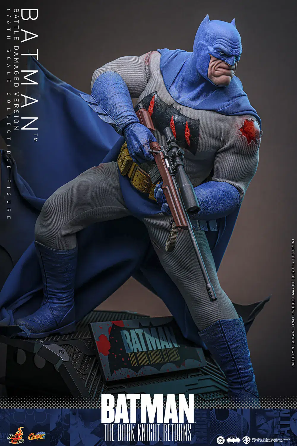 Batman: The Dark Knight Returns Batman (Battle Damaged Version) 1/6th Scale Collectible Figure - Image 9